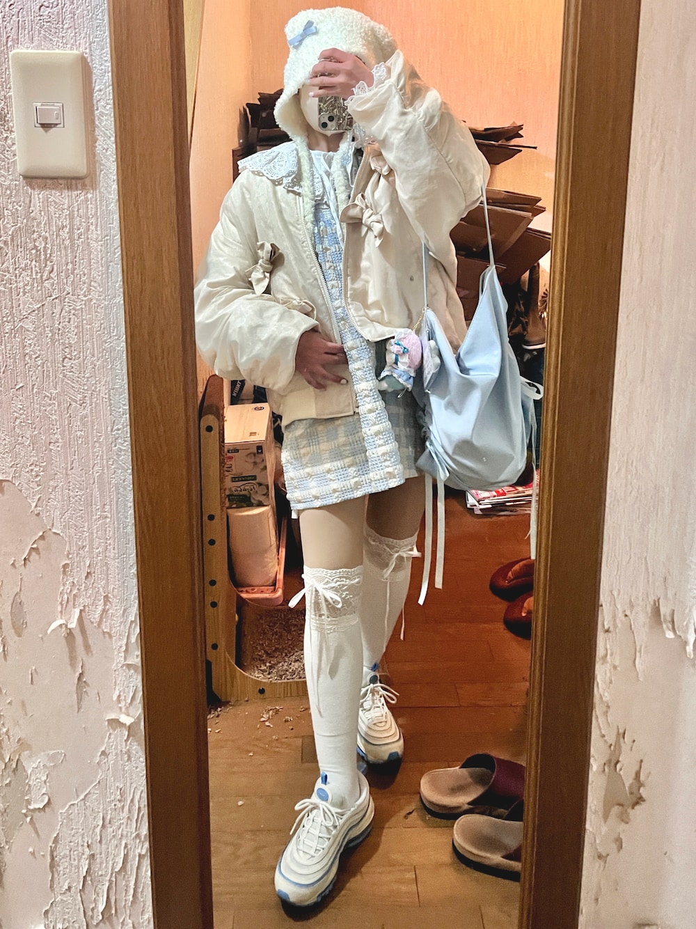 「プチプラ、休日スタイル、春服、春カラー、リボン、ホワイト、着回しコーデ、ショートヘア、楽チンコーデ、古着MIX、ブルー、ワンピース」｜「PINK HOUSEのReversible MA-1（MA-1、ホワイト系）」を使った、yamさん（レディース・154cm）の春コーディネートの1枚目の写真