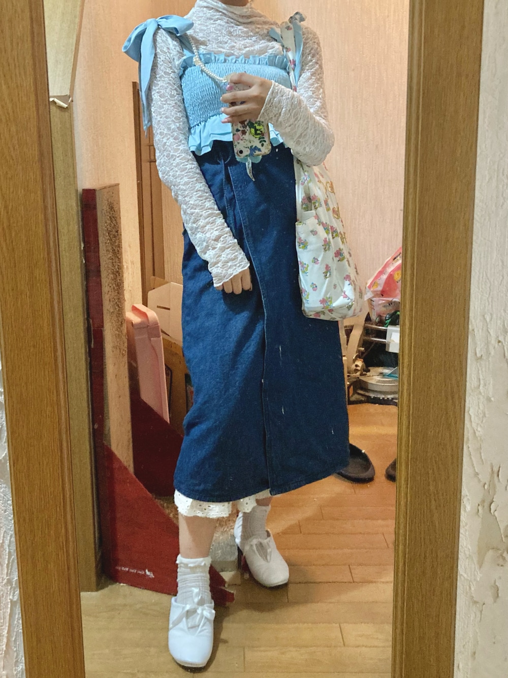 「秋先取りコーデ、秋服準備はじめました、デニム、レイヤードスタイル、シアートップス、デニムコーデ、夏コーデ、レイヤード、シアーシャツ、プチプラコーデ、プチプラ、淡色女子、スカートスタイル、SHEIN」｜「B:MING by BEAMSのCROWN × B:MING by BEAMS / 別注 2WAY DANCEJAZZ シューズ 21SS（ドレスシューズ、ホワイト系）」を使った、yamさん（レディース・154cm）の夏コーディネートの1枚目の写真