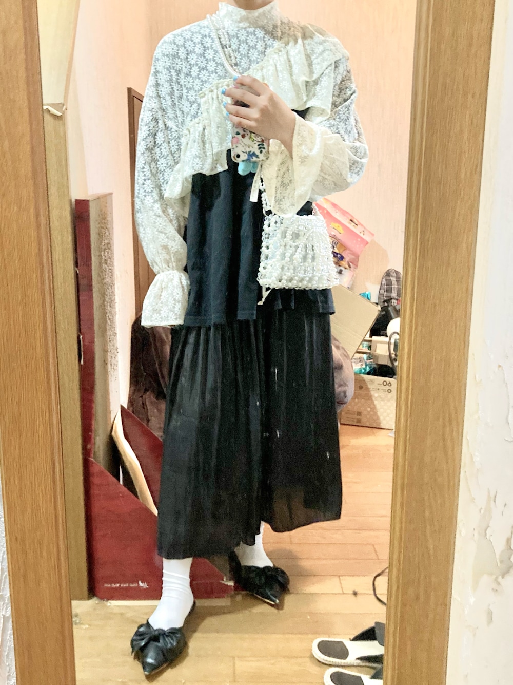 「モノトーン、夏コーデ、シンプルコーデ、休日スタイル、キレイめカジュアル、夏、大人コーデ、休日コーデ、きれいめカジュアル、ビッグシルエット、ロングスカート、モノトーンコーデ、大人ガーリー、オトナ女子、ブラックコーデ」｜「OLIVE des OLIVEのシャイニーリバーシブルスカート（スカート、ブラック系）」を使った、yamさん（レディース・154cm）の夏コーディネートの1枚目の写真
