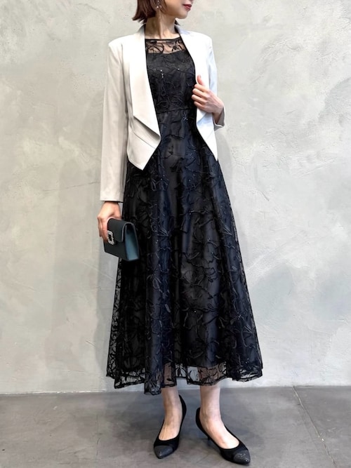 ビオラフラワーモチーフスパンコール刺繍袖付きパーティードレス 結婚