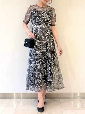 「AIMER（エメ）のビオラフラワーモチーフスパンコール刺繍袖付きパーティードレス　結婚式　お呼ばれ　ドレス　20代 30代 40代（ドレス、グレー系）」を使った、AIMERさん（レディース・161cm）の春コーディネート