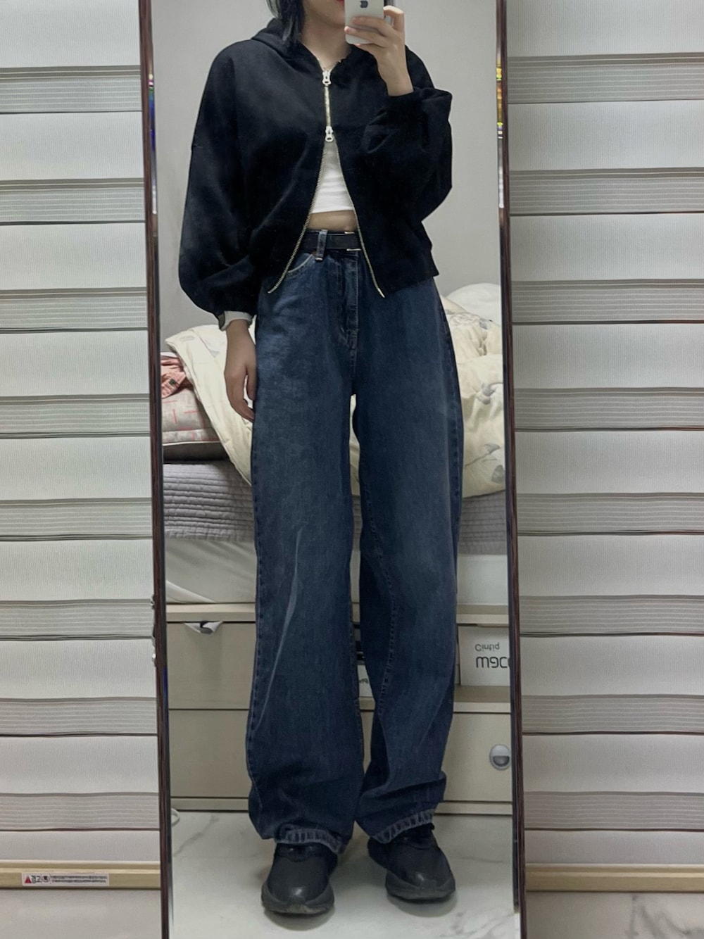「春コーデ、春、春夏コーデ、韓国ファッション、韓国ブランド、韓国、カジュアル、カジュアルコーデ、ootd、WEARBOOKエントリー」｜「adidasのオズウィーゴ [Ozweego] アディダスオリジナルス（スニーカー、ブラック系）」を使った、yunbaluさん（レディース・154cm）の夏コーディネートの1枚目の写真