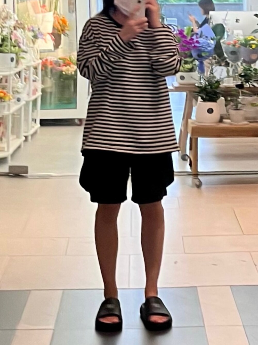「GAPのアイテム（シューズ、ブラック系）」を使った、yunbaluさん（レディース・154cm）の夏コーディネートの1枚目の写真