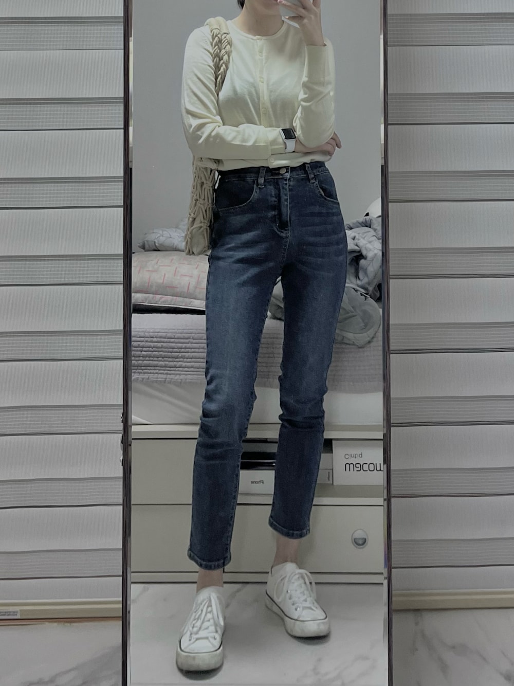 「春、春コーデ、春夏コーデ、韓国ファッション」｜「UNIQLOのUVカットクルーネックカーディガン（長袖）（カーディガン/ボレロ、ホワイト系）」を使った、yunbaluさん（レディース・154cm）の春コーディネートの1枚目の写真