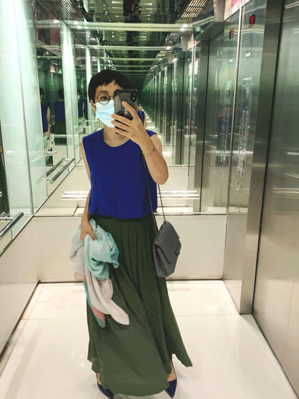 「アラフォー、低身長コーデ、Wide Pants、royal blue、ootdtw、アラフォーコーデ、低身長女子」｜「Rodebjerのアイテム（パンツ、グリーン系）」を使った、eleceyesさん（レディース・155cm）の秋コーディネートの1枚目の写真