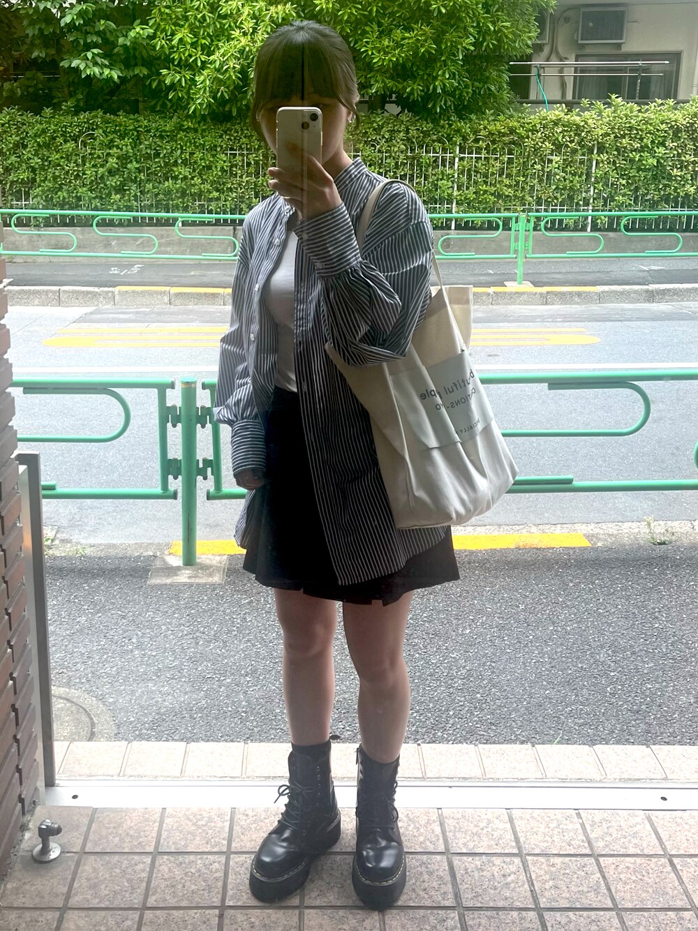 【✩】女性のためのファッションマーチンブーツ ストリートの主役は「ドクターマーチン」 Z世代が履きこなす4
