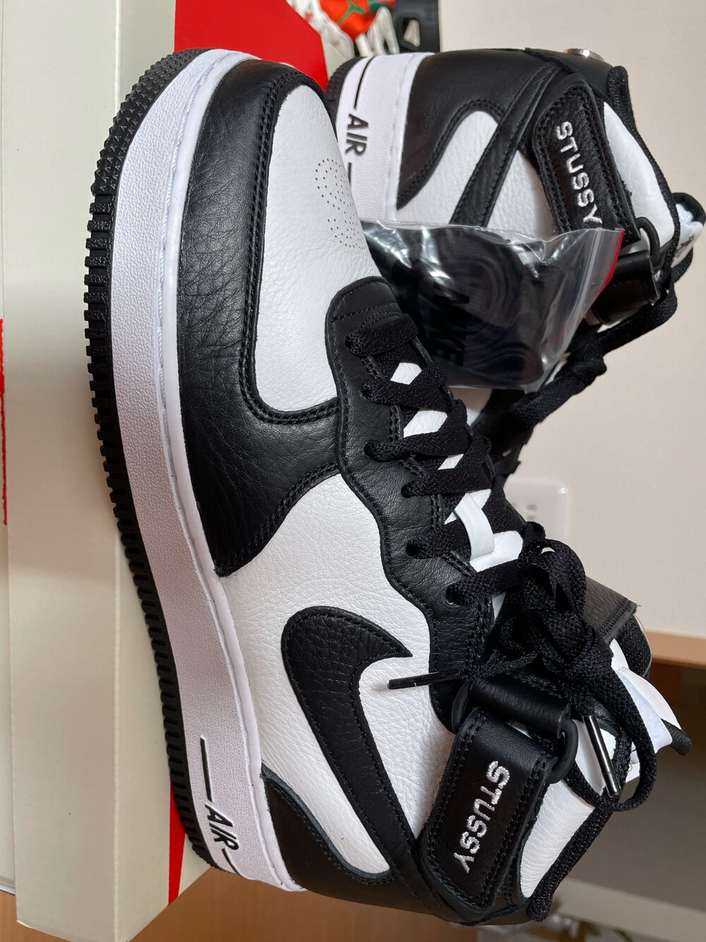 「スニーカー、NIKE、NIKE AIR FORCE、パンダ」｜「NIKEのアイテム（スニーカー、ブラック系）」を使った、yasucocoさん（メンズ・172cm）の春コーディネートの1枚目の写真