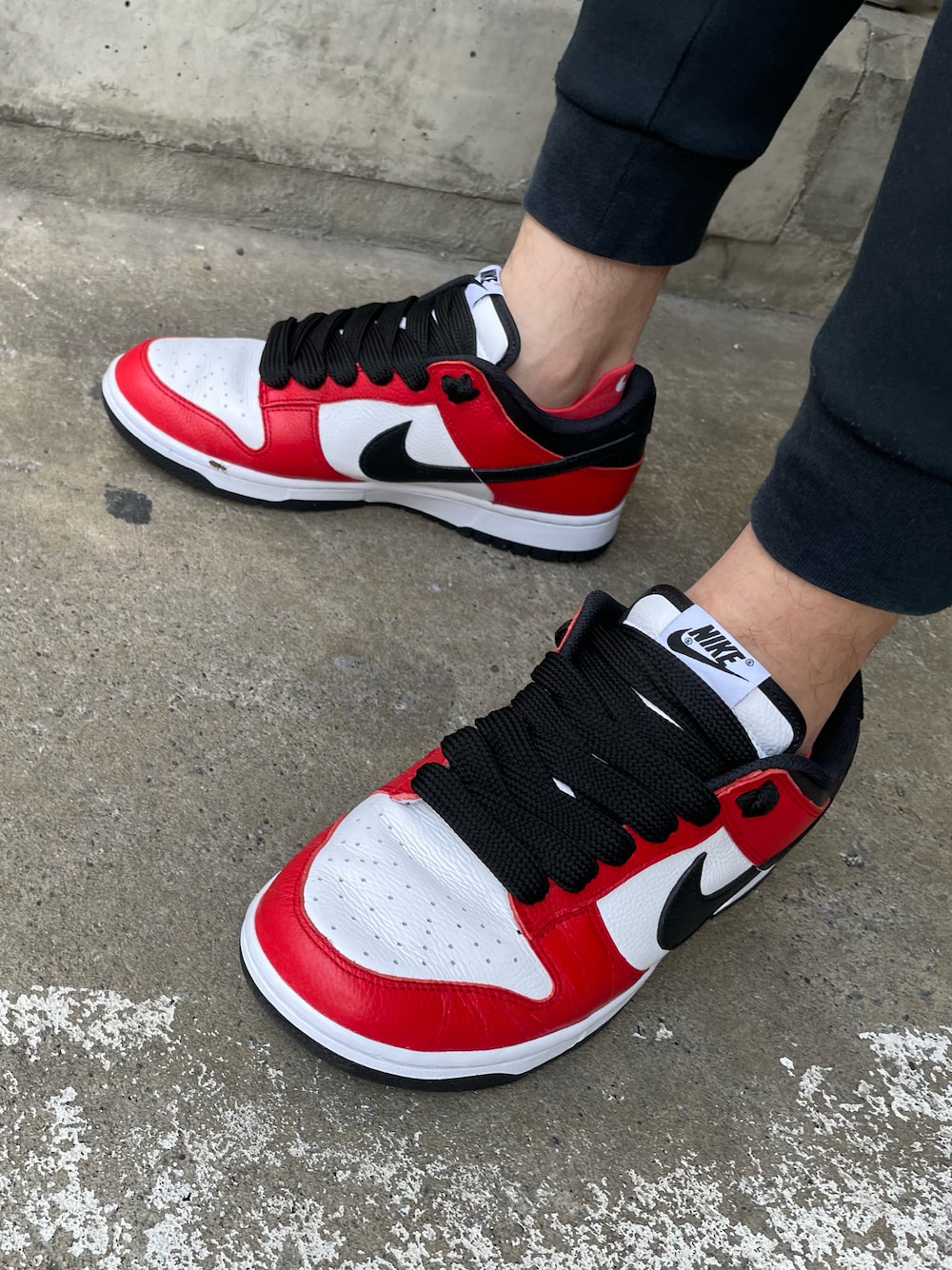 「スニーカー、NIKE、dunk」｜「NIKEのアイテム（スニーカー、レッド系）」を使った、yasucocoさん（メンズ・172cm）の春コーディネートの1枚目の写真
