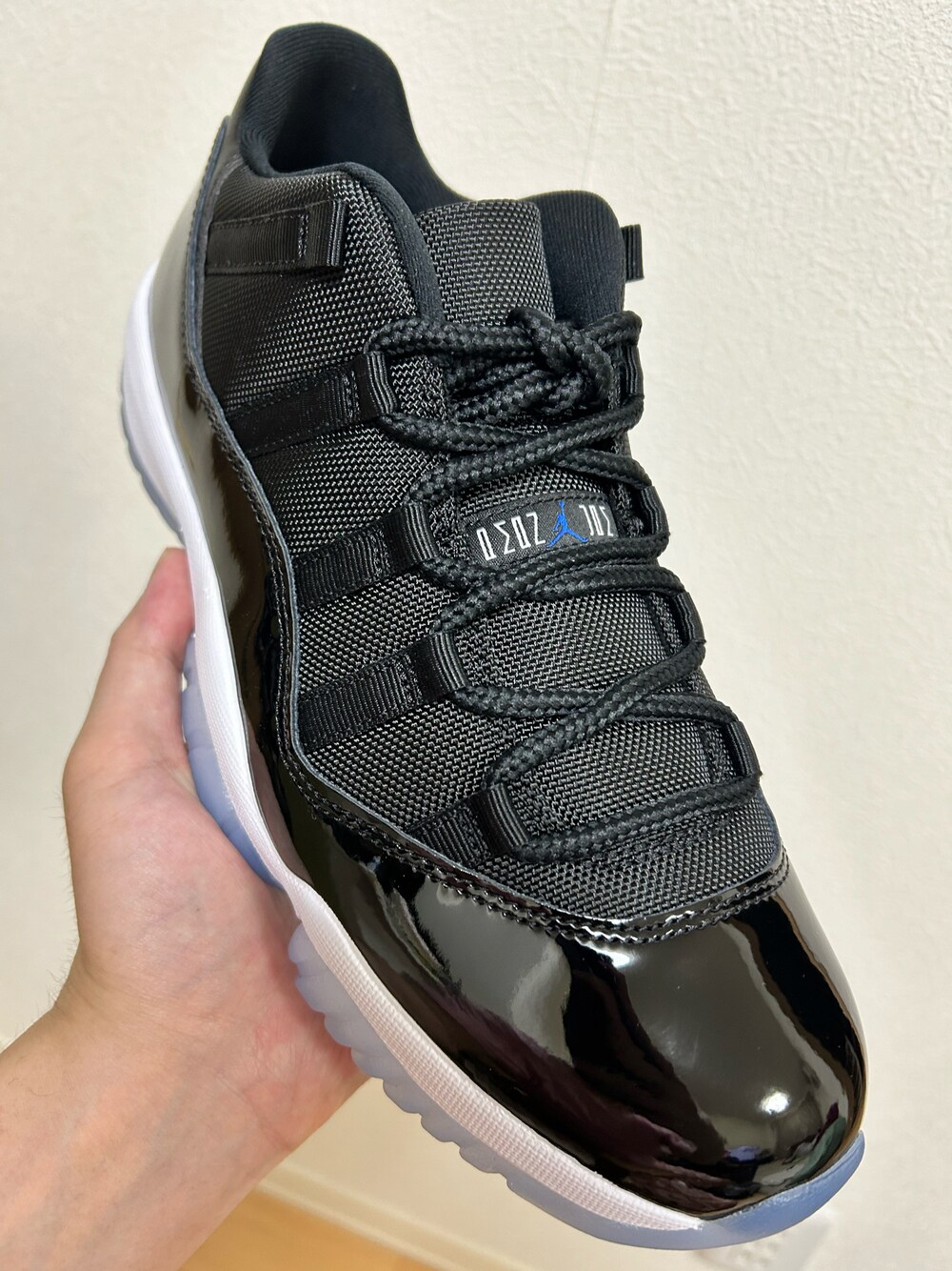 「AIR JORDANのアイテム（スニーカー、ブラック系）」を使った、yasucocoさん（メンズ・172cm）の春コーディネートの1枚目の写真