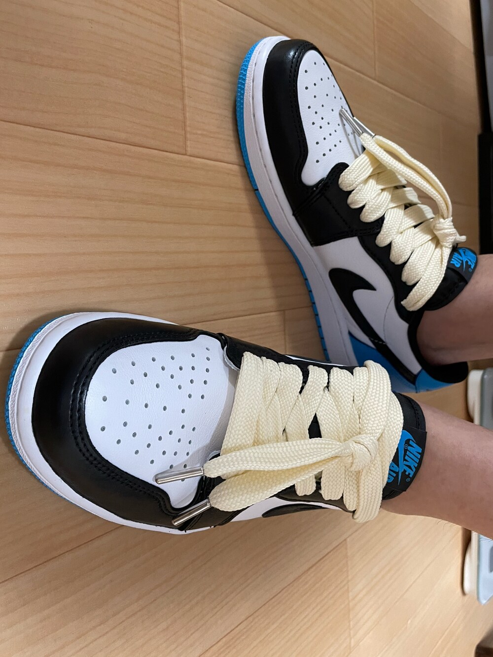 「エアジョーダン1LOW、ダークパウダーブルー」｜「AIR JORDANのアイテム（スニーカー、ホワイト系）」を使った、yasucocoさん（メンズ・172cm）の夏コーディネートの1枚目の写真