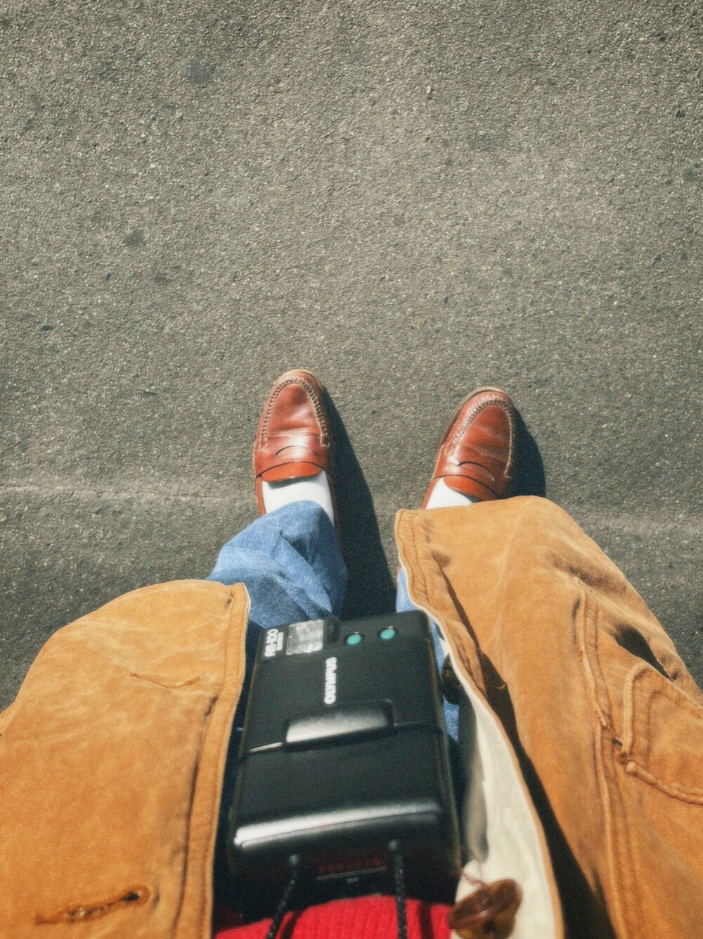 「リーバイス、Levi's、アウトドアスタイル、古着」｜「COLE HAANのアイテム（ローファー、ブラウン系）」を使った、mさん（メンズ・170cm）の冬コーディネートの1枚目の写真