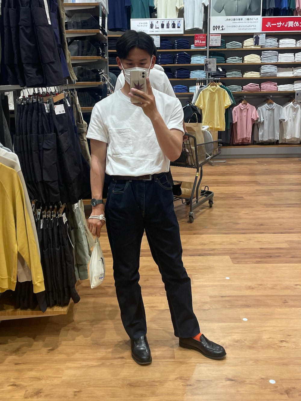 「Levi's、jm.weston、デニム、デニムコーデ、ローファー、リーバイス、アメカジコーデ、おしゃれさんと繋がりたい、大人コーデ、カジュアルコーデ、メンズファッション」｜「WAREHOUSEのアイテム（Tシャツ/カットソー、ホワイト系）」を使った、mさん（メンズ・170cm）の春コーディネートの1枚目の写真