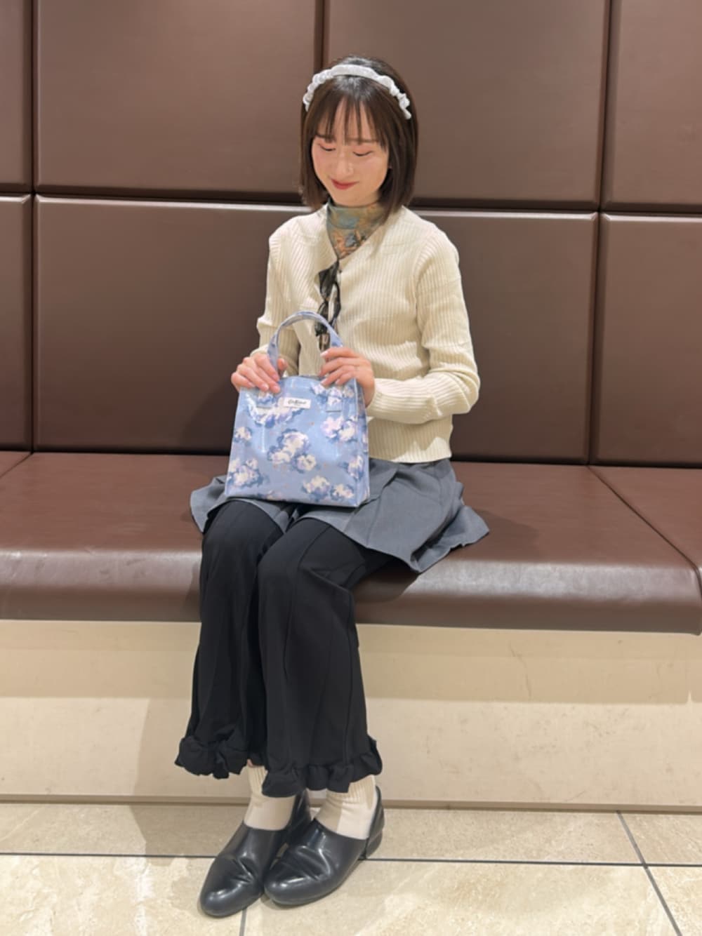 「春、shein、キャスキッドソン、プチプラコーデ」｜「HARUTAのHARUTA ハルタ HEEL-UP W'S SPOCK SHOES スポックシューズ 476 BLACK（パンプス、ブラック系）」を使った、コケモモさん（レディース・158cm）の春コーディネートの1枚目の写真