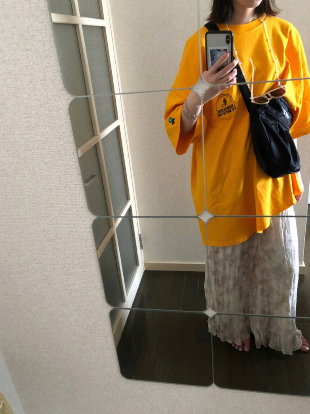 「ビックT、ビックシルエット、オーバーサイズ、ラフ、大人カジュアル、夏だ！Tシャツ着よう！、休日スタイル、ビタミンカラー」｜「VINTAGEのアイテム（Tシャツ/カットソー、オレンジ系）」を使った、コケモモさん（レディース・158cm）の夏コーディネートの1枚目の写真