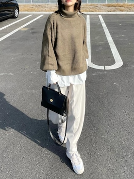 「ASTRAET（アストラット）のアイテム（パンツ）」を使った、𝙔𝙐𝙆𝙄さん（レディース・162cm）の秋コーディネート