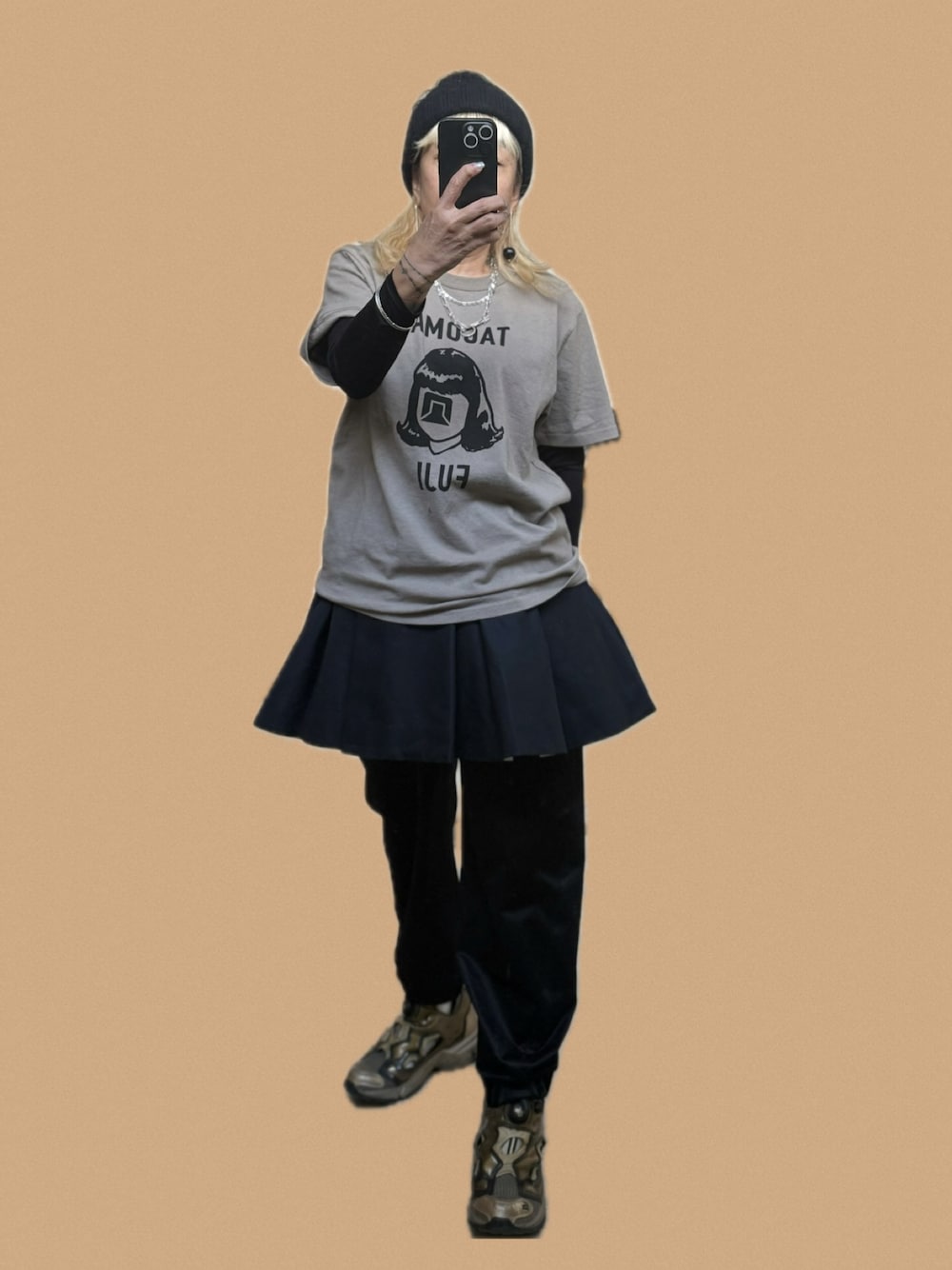 「66才」｜「Reebokのアイテム（スニーカー、ゴールド系）」を使った、藤原 弘子さん（レディース・153cm）の春コーディネートの1枚目の写真