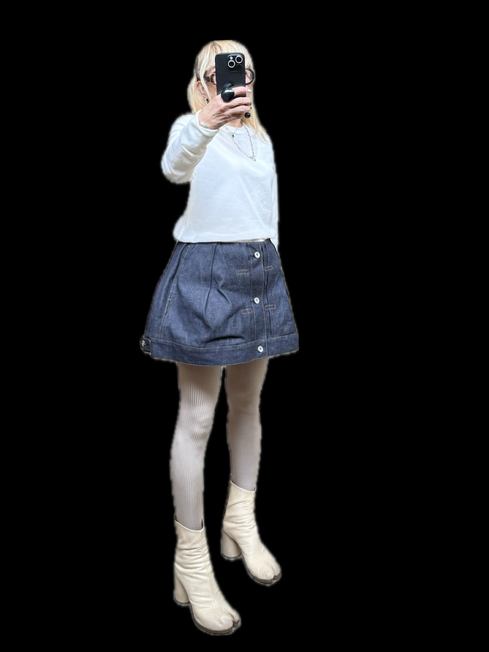 「メゾンマルジェラ、サカイ、66才、足袋ブーツ」｜「Maison Margielaのアイテム（ブーツ、ベージュ系）」を使った、藤原 弘子さん（レディース・153cm）の春コーディネートの1枚目の写真