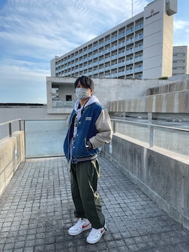 「CROWN（クラウン）のアイテム（スタジャン）」を使った、シノミヤマサユキさん（メンズ・169cm）の冬コーディネート