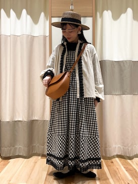 「エプロンワンピース」｜「アイテム（その他）」を使った、ミズキさん（レディース・153cm）の春コーディネート
