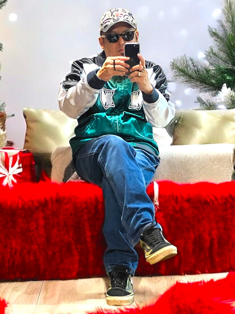 「クリスマスに着たい服、カジュアルコーデ、ストリートコーデ、デニムコーデ、おしゃれさんと繋がりたい、古着、今日のコーデ、トランスparty使用、VANS OLDSKOOL、instagram、i-tal collective」｜「vans old schoolのvans old school カーキ（スニーカー、グリーン系）」を使った、@BORENARさん（メンズ・175cm）の冬コーディネートの1枚目の写真
