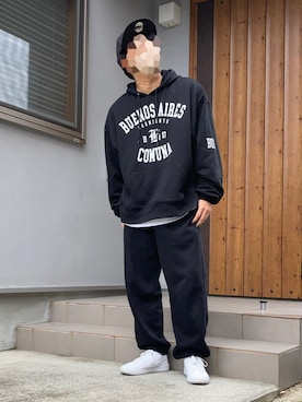 「ロゴパーカー」｜「アイテム（スウェットパンツ）」を使った、Paul McCartneyさん（メンズ・172cm）の春コーディネート