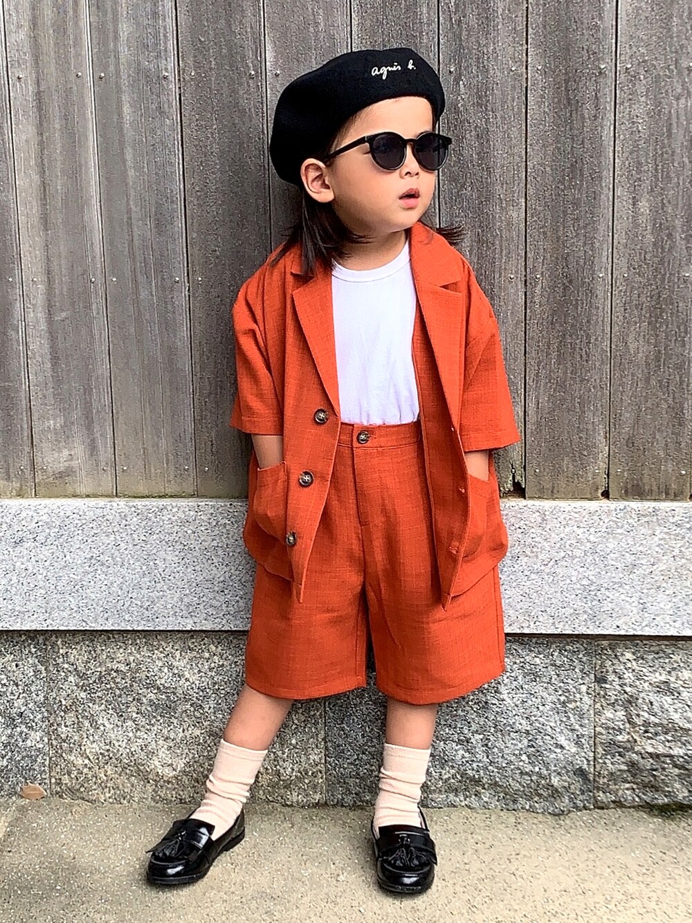 「秋のコーデ、秋コーデ、秋服準備はじめました、ローファー、セットアップ、オレンジ、アニエスベー、休日スタイル、ベレー帽、LOWRYS FARM、agnes b.、秋トレンド2021、カラーパンツ、男の子、おしゃれさんと繋がりたい」｜「ORiental TRafficのキッズ★タッセルローファー★K-704（ローファー、ブラック系）」を使った、soutaさん（キッズ・100cm）の秋コーディネートの1枚目の写真