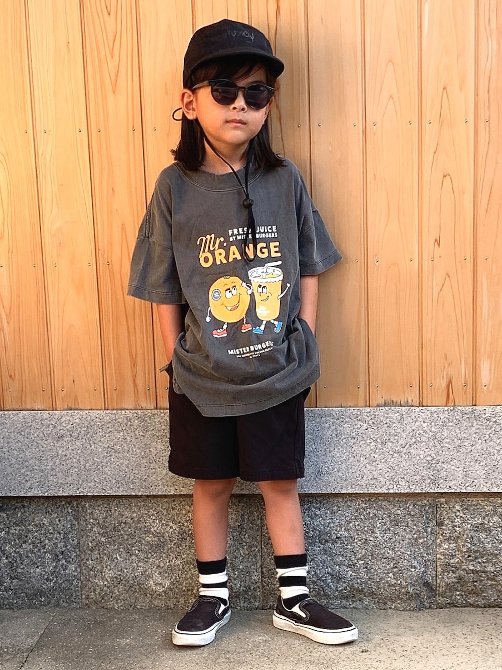 「アツいコーデ全部見せ、お出かけコーデ、LOWRYS FARM、プリントT、Tシャツ、キャップ、ストリート、ボーダー、スリッポン、ビッグシルエット、サングラス、シンプルコーデ、ハーフパンツ、カジュアル、休日スタイル」｜「JDBのアイテム（キャップ、ブラック系）」を使った、soutaさん（キッズ・110cm）の夏コーディネートの1枚目の写真