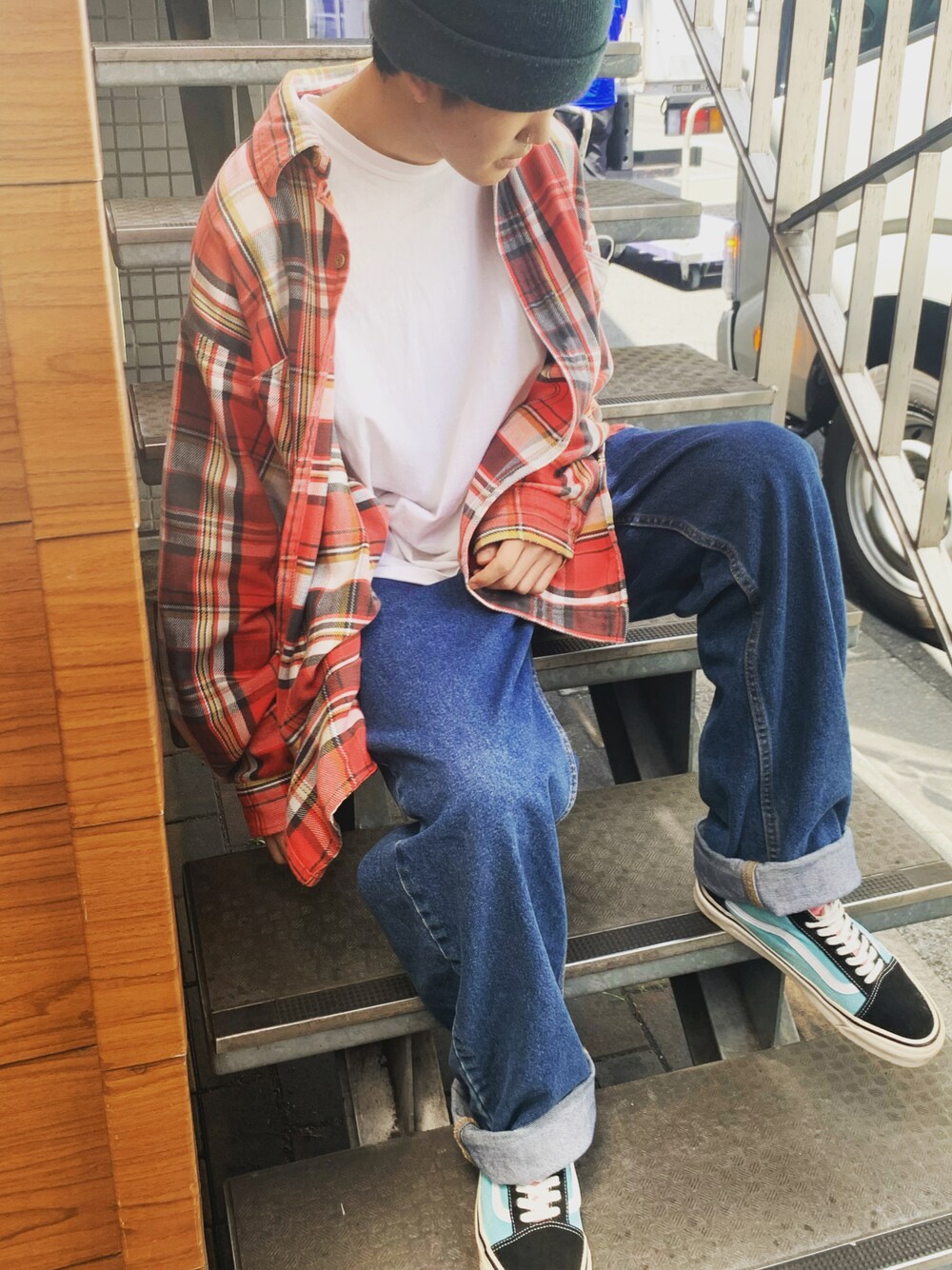 「オーバーサイズ、春服、古着、古着コーデ、ストリート、VANS、VANS OLDSKOOL、シャツコーデ、ワイドデニム、スニーカー」｜「VANSの＜VANS＞ OLD SKOOL 36 DX/オールドスクール（スニーカー、その他）」を使った、愛己さん（メンズ・173cm）の春コーディネートの1枚目の写真
