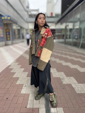 「アイテム（その他シューズ、グリーン系）」を使った、Hikaruさん（レディース・156cm）の秋コーディネート