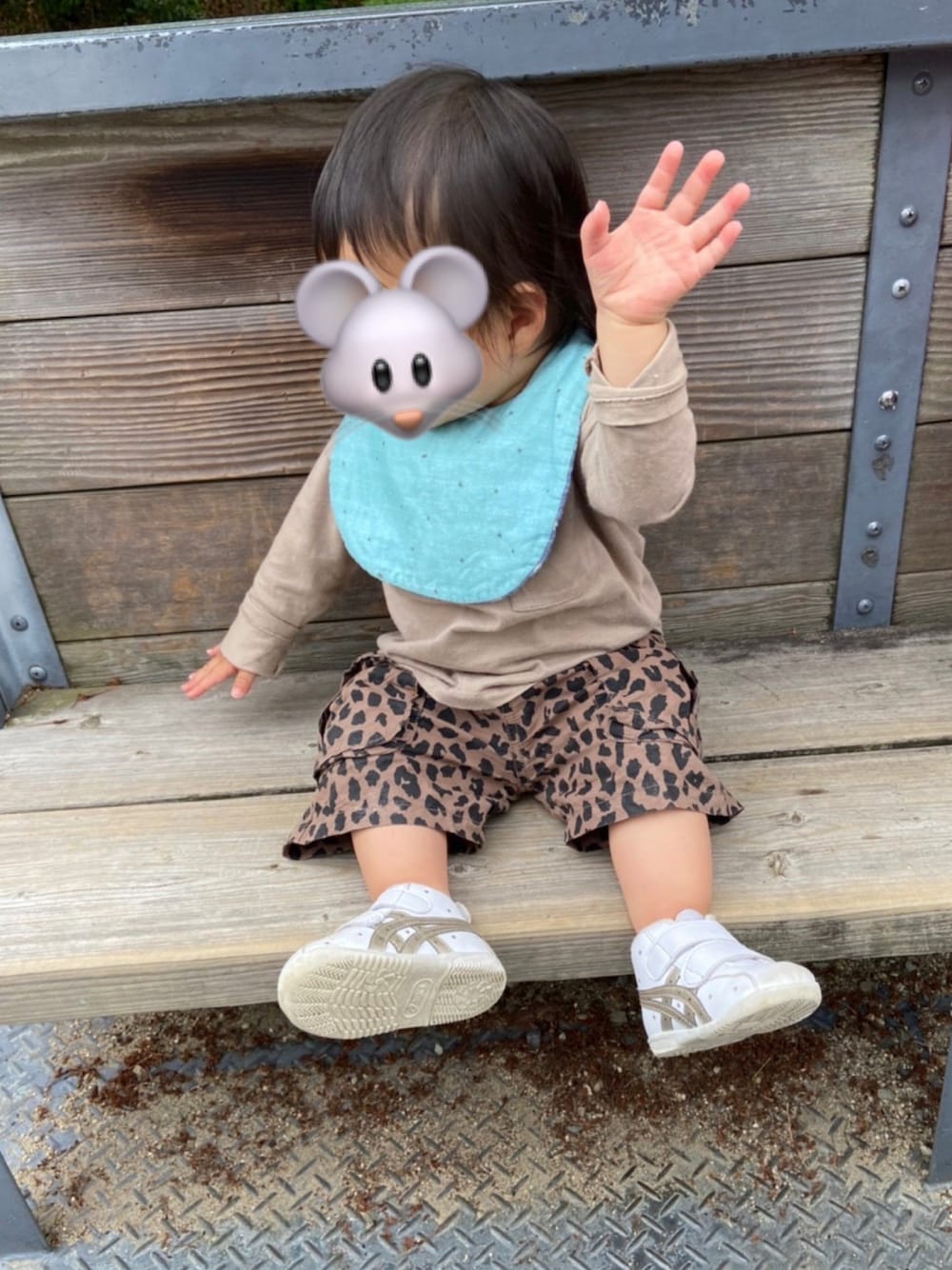 「ビックシルエット、キッズコーデ、ハイカットスニーカー、ベビーコーデ、ゆるコーデ、ootd、pairmanon、男の子ベビー、むすこーで、保育園コーデ、男の子コーデ、低身長」｜「petit mainのフロントポケットショートパンツ（その他パンツ、ベージュ系）」を使った、LEE君さん（キッズ・80cm）の秋コーディネートの1枚目の写真