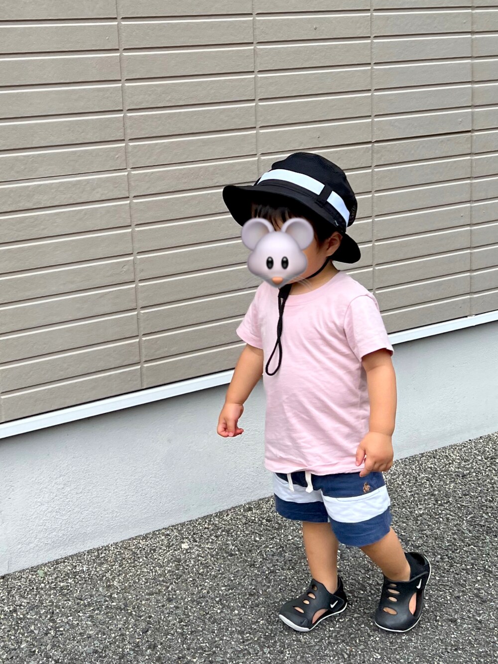 「男の子コーデ、むすこふく、夏コーデ」｜「無印良品のアイテム（Tシャツ/カットソー、ピンク系）」を使った、LEE君さん（キッズ・80cm）の秋コーディネートの1枚目の写真