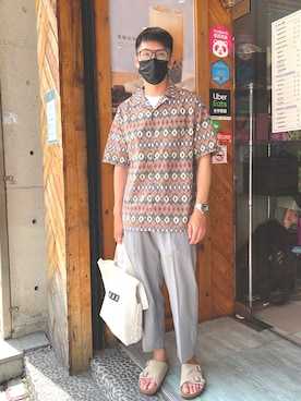 「plain-me（プレインミー）のアイテム（チノパンツ）」を使った、Sean Chenさん（メンズ・172cm）の春コーディネート