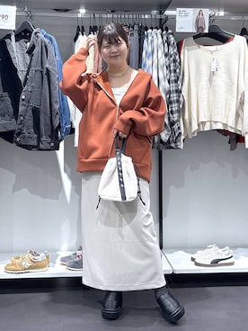 「アイテム（スリッポン）」を使った、shinoさん（レディース・162cm・20代）の秋コーディネート