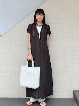 「アイテム（アクセサリー、ブルー系）」を使った、安孫子さん（レディース・155cm）の春コーディネート