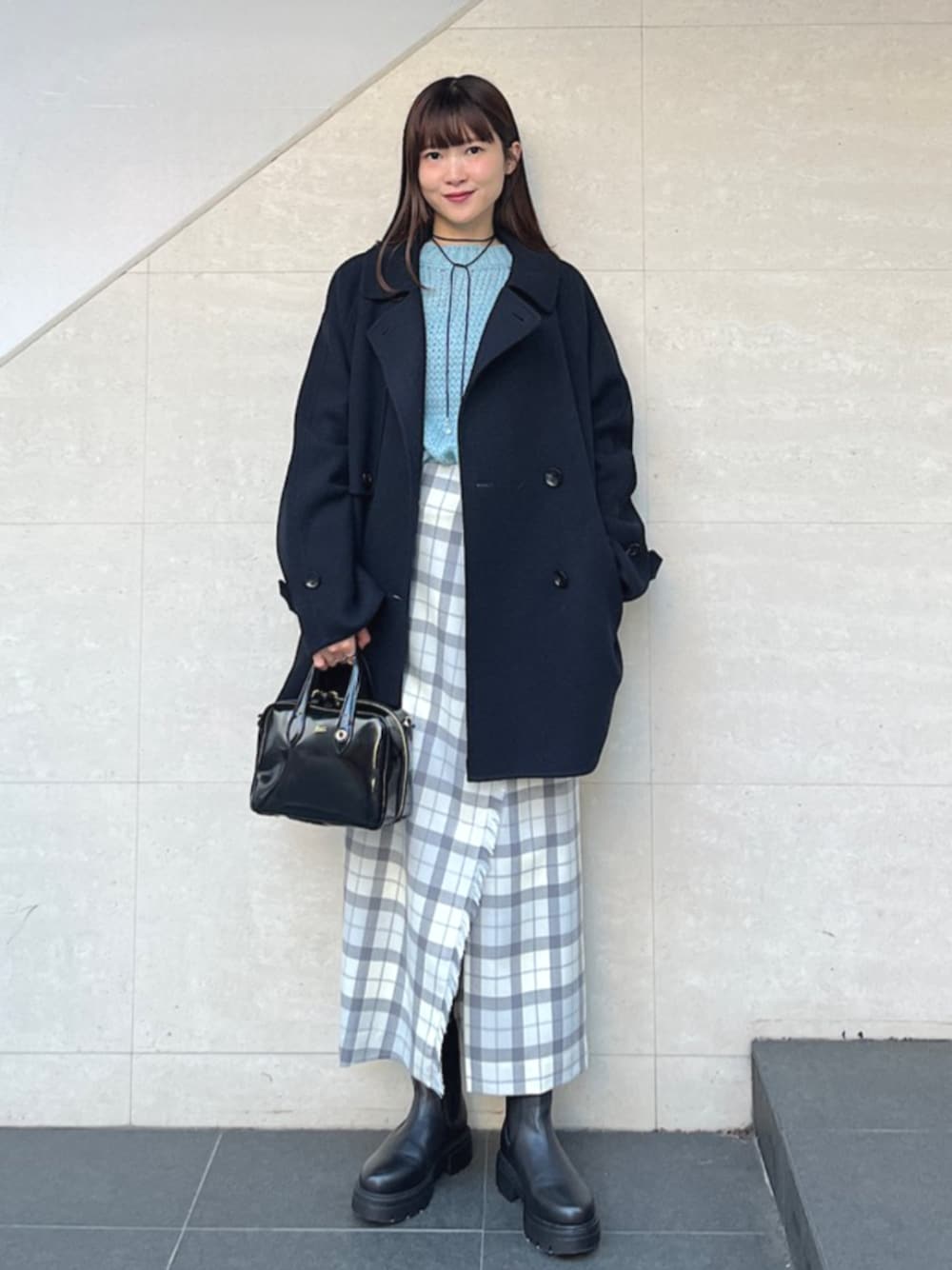 トレンチコート（ブルー系）を使った「チェックスカート」の人気