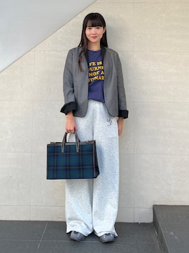 「アイテム（スウェットパンツ）」を使った、安孫子さん（レディース・155cm）の秋コーディネート