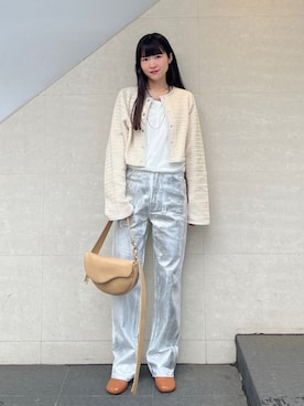 「アイテム（デニムパンツ、シルバー系）」を使った、安孫子さん（レディース・155cm）の春コーディネート