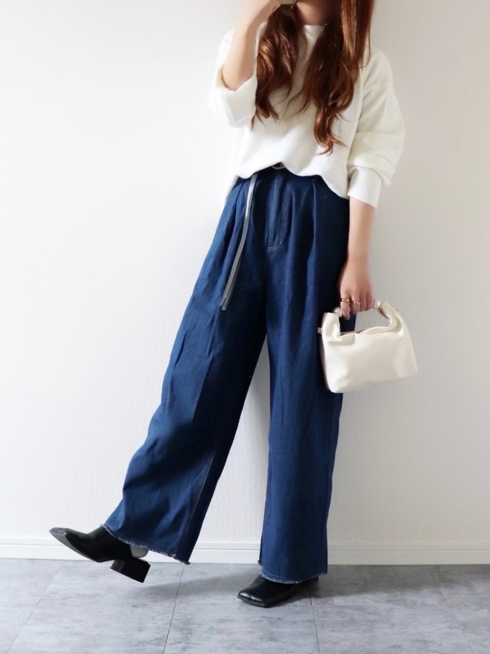 「休日スタイル、大人ファッション、大人可愛い、シンプルスタイル、大人カジュアル、デニム、今日のコーデ、今日の服、ママコーデ、ママファッション、30代コーデ、30代、オトナカジュアル、オトナ女子、florist」｜「floristの2WAY ビッグパールアレンジミニレザーハンドバッグ/ショルダーバッグ（ハンドバッグ、ホワイト系）」を使った、canさん（レディース・156cm）の冬コーディネートの1枚目の写真