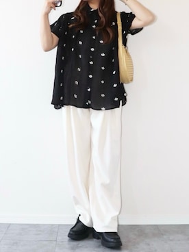 「BONLECILL（ボンルシール）のフラワー刺繍シアー半袖ブラウス（Shirts、ブラック系）」を使った、canさん（レディース・156cm）の春コーディネート