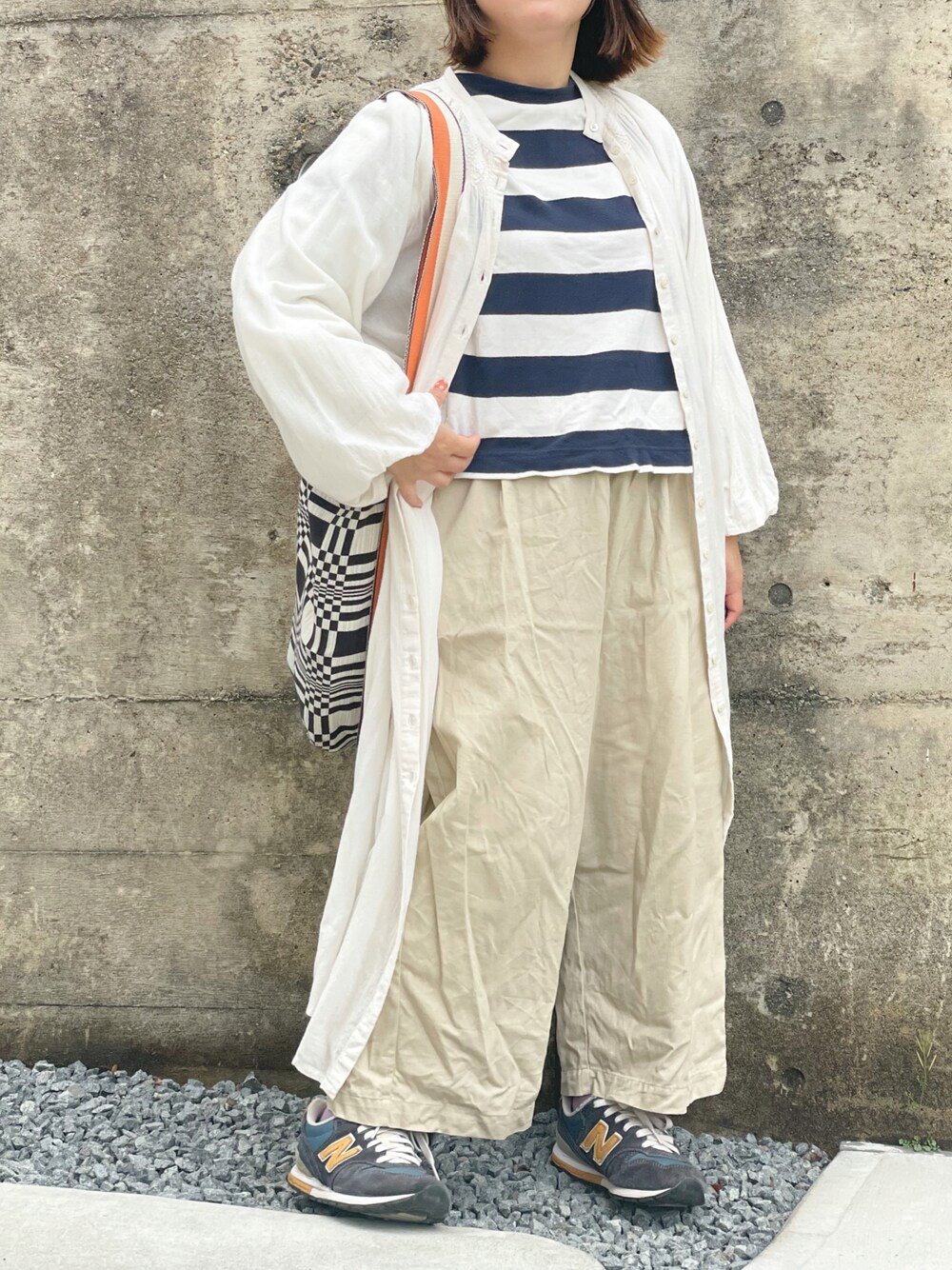 「シンプルコーデ、オトナカジュアル、オトナ女子、春カラー、ボリューム袖、ワンピース、レイヤードスタイル、ボーダー、カジュアルガーリー、低身長、ぽっちゃり、ママコーデ」｜「Samansa Mos2のタックペンギンパンツ（その他パンツ、ベージュ系）」を使った、まむ𓊆時々、ムスメ𓊇さん（骨格ウェーブ・レディース・152cm）の春コーディネートの1枚目の写真
