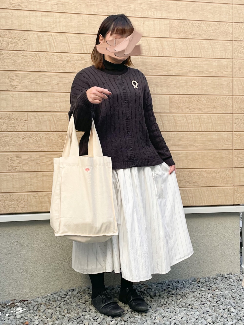 「カジュアルコーデ、冬コーデ、大人カジュアル、オーバーサイズ、低身長女子、ホワイトコーデ、カーディガン、ぽっちゃり、低身長コーデ、スカートスタイル、ダントン、カジュアルガーリー、ママファッション」｜「Samansa Mos2のアイテム（カーディガン/ボレロ、ブルー系）」を使った、まむ𓊆時々、ムスメ𓊇さん（骨格ウェーブ・レディース・152cm）の冬コーディネートの1枚目の写真