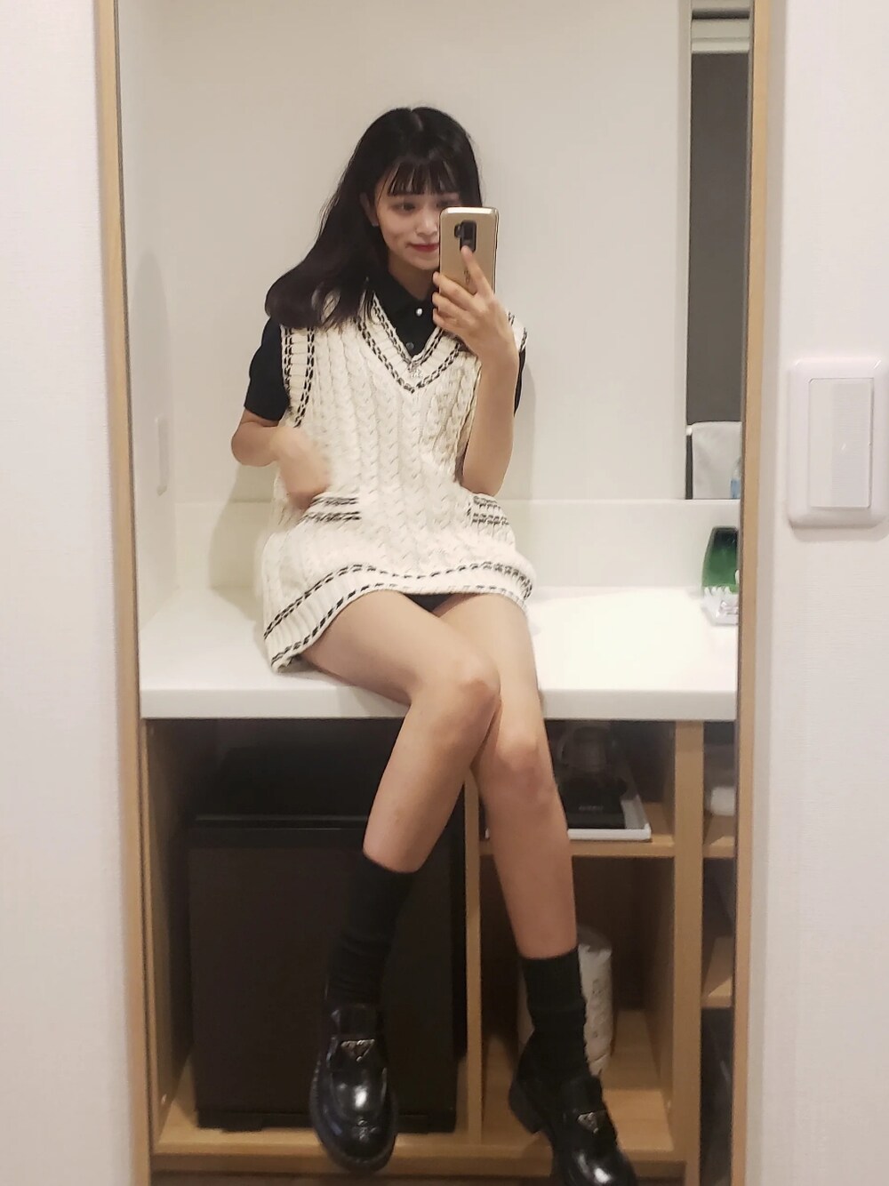「ローファー、ニット」｜「ZARAのアイテム（ニット/セーター、ホワイト系）」を使った、愛里さん（レディース・167cm）の秋コーディネートの1枚目の写真