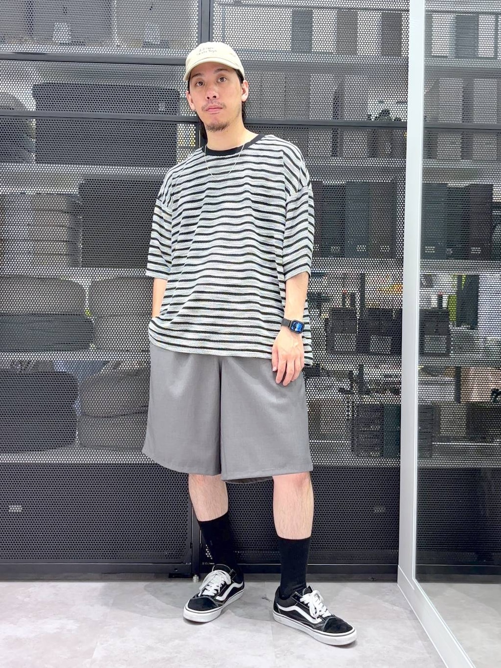 「ストリート、低身長、ワントーン、LAKOLE」｜「LAKOLEのコレラクショーツTR / 572995（その他パンツ、グレー系）」を使った、りーたろ。さん（メンズ・168cm）の夏コーディネートの1枚目の写真