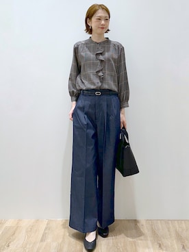 「OPAQUE.CLIP（オペークドットクリップ）のチェック柄フリルブラウス【洗濯機OK】（Shirts、グレー系）」を使った、yurieさん（レディース・167cm）の秋コーディネート