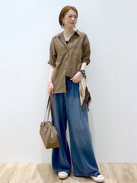 「OPAQUE.CLIP（オペークドットクリップ）のチェック柄シャツ【洗濯機OK】（Shirts、ブラウン系）」を使った、yurieさん（レディース・167cm）の秋コーディネート