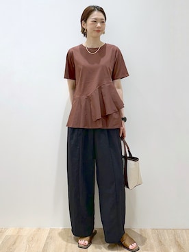 「OPAQUE.CLIP（オペークドットクリップ）のペプラムドッキングカットソー【洗濯機OK】（Tシャツ/カットソー、ブラウン系）」を使った、yurieさん（レディース・167cm）の夏コーディネート