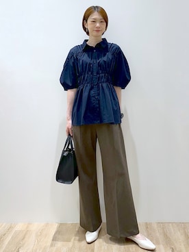 「OPAQUE.CLIP（オペークドットクリップ）のシャーリングブラウス【洗濯機OK】（Shirts、ブルー系）」を使った、yurieさん（レディース・167cm）の夏コーディネート