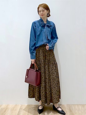 「OPAQUE.CLIP（オペークドットクリップ）のデニムボウタイブラウス【洗濯機OK】（Shirts、ブルー系）」を使った、yurieさん（レディース・167cm）の秋コーディネート