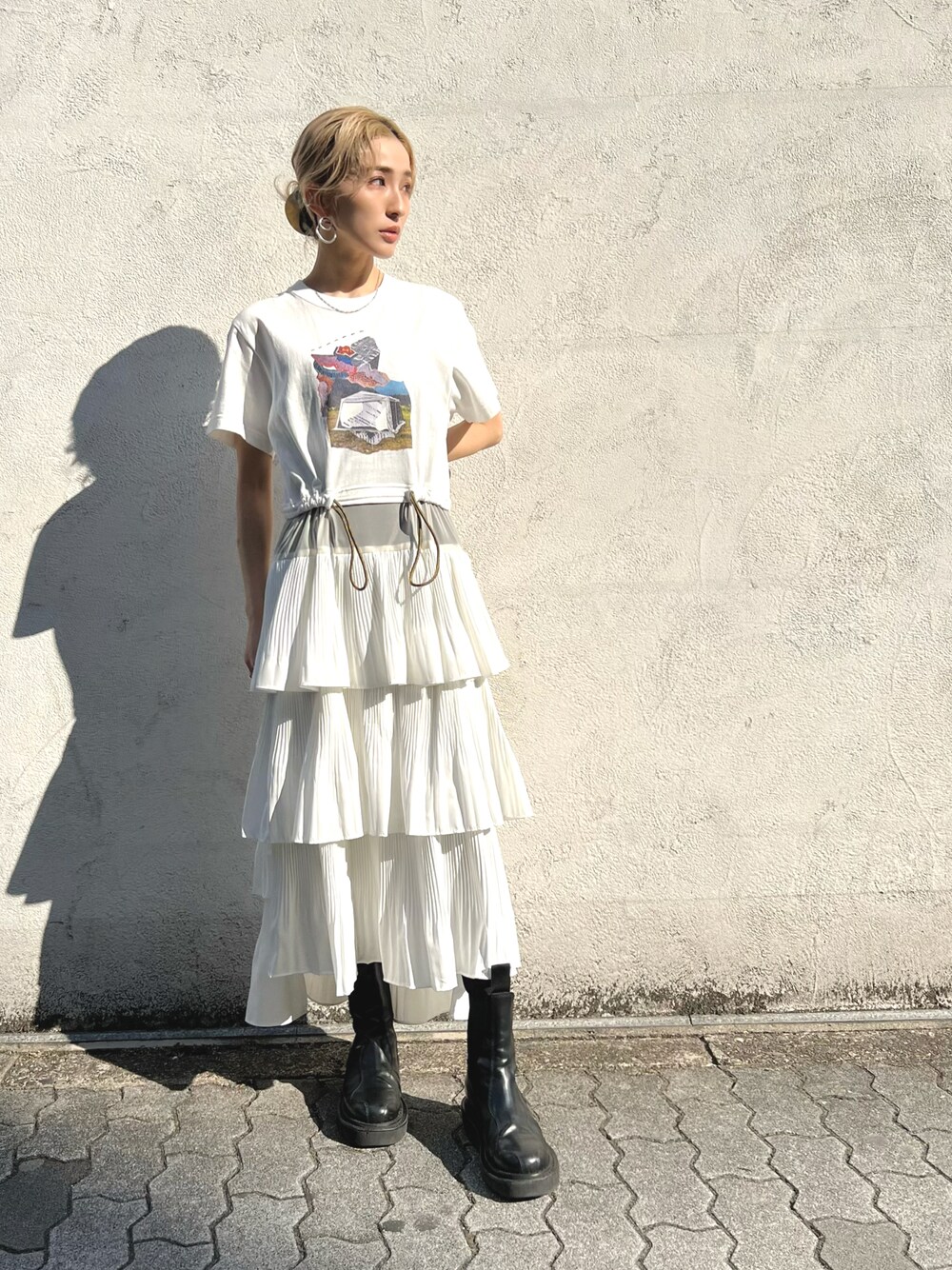 「大人ガーリー、ビッグシルエット、ホワイト、ホワイトコーデ、白ワンピース、Tシャツワンピ、ブーツ、コーディネート、Tシャツ、フリル」｜「L.H.Pのoldhoney/オールドハニー/58℃ dress(A)（ワンピース、ホワイト系）」を使った、hanae maruiさん（レディース・155cm）の冬コーディネートの1枚目の写真