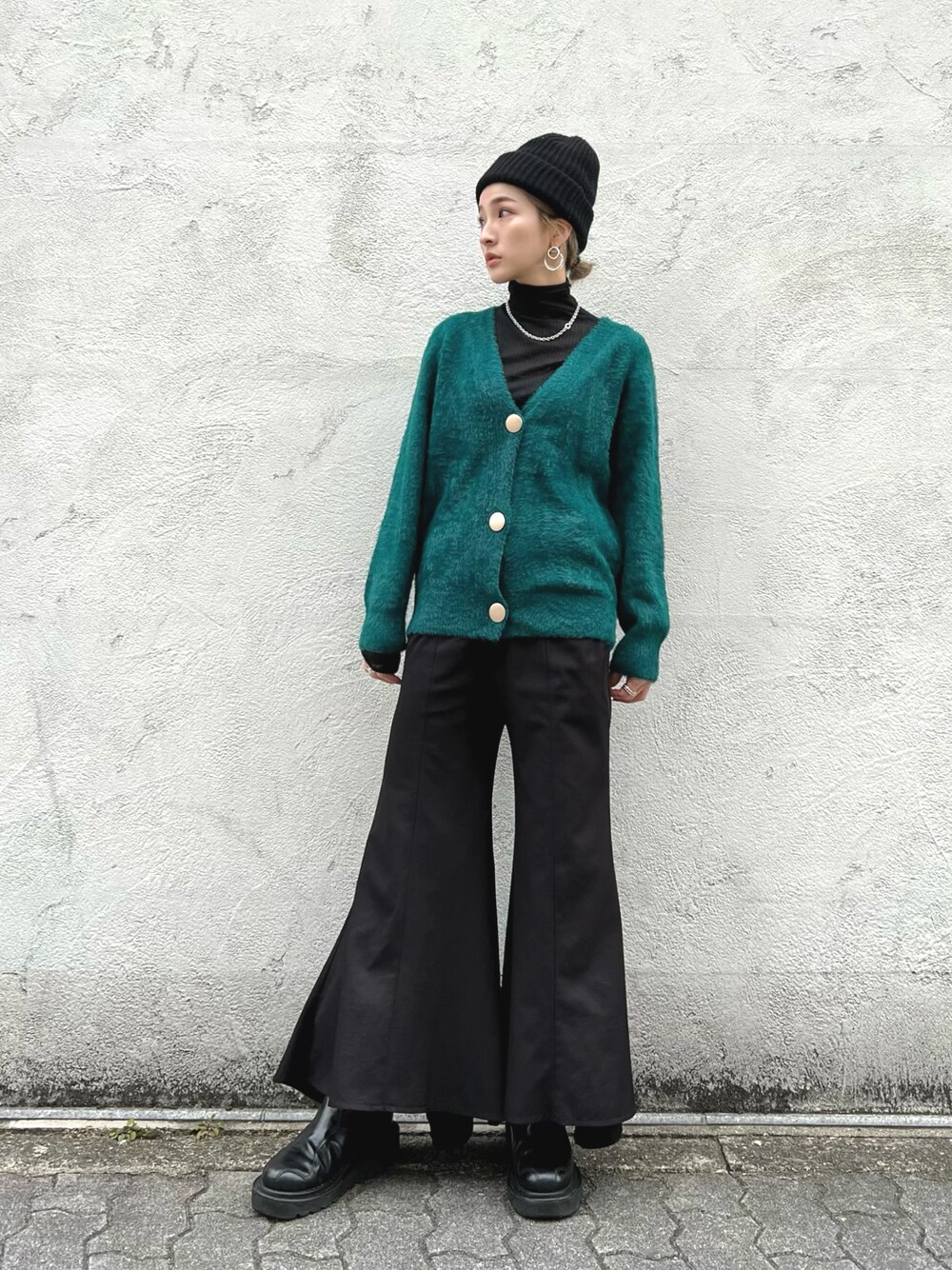 「春コーデ、ootd、フレアパンツ、春ニット、春、カーディガン、ニット帽、タートルネック、ハイネック、クラージュ、LHP、LHPWOMEN」｜「L.H.Pのcourage/クラージュ/モヘアタッチニットカーデ（カーディガン/ボレロ、グリーン系）」を使った、hanae maruiさん（レディース・155cm）の春コーディネートの1枚目の写真